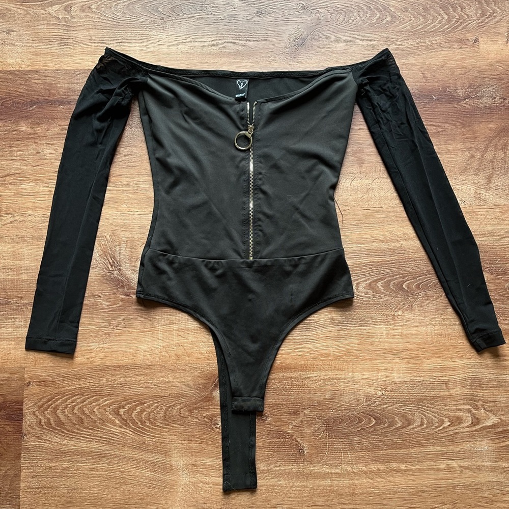 Windsor bodysuit off the shoulder top